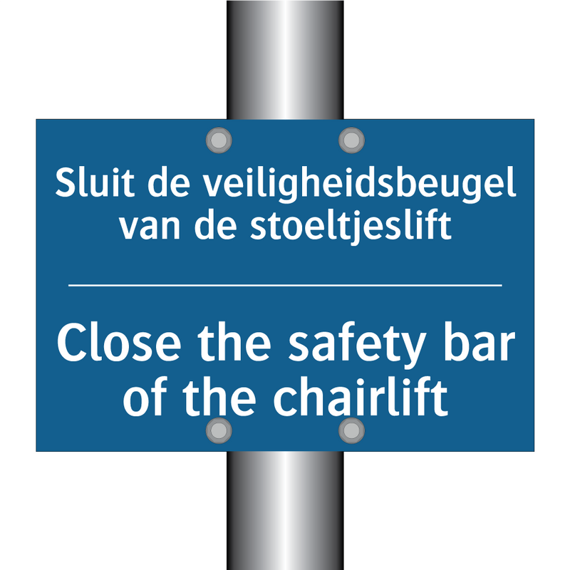 Sluit de veiligheidsbeugel van /.../ - Close the safety bar of the chairlift /.../