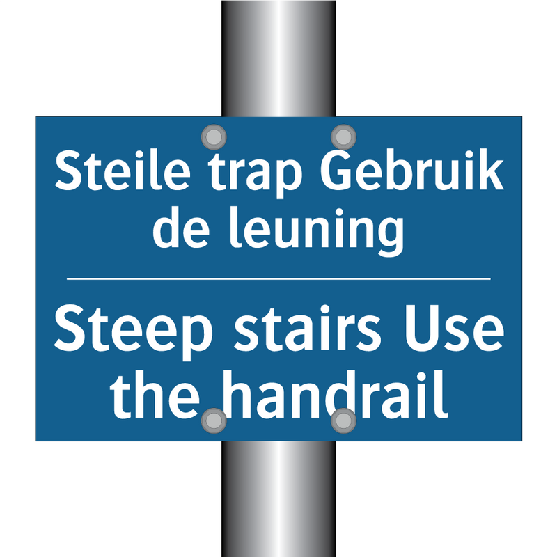 Steile trap Gebruik de leuning - Steep stairs Use the handrail