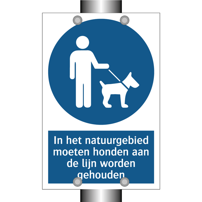 In het natuurgebied moeten honden aan de lijn worden gehouden