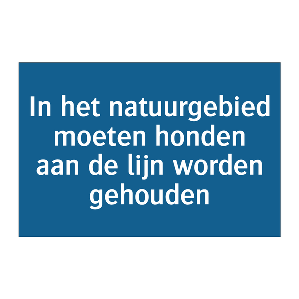 In het natuurgebied moeten honden aan de lijn worden gehouden